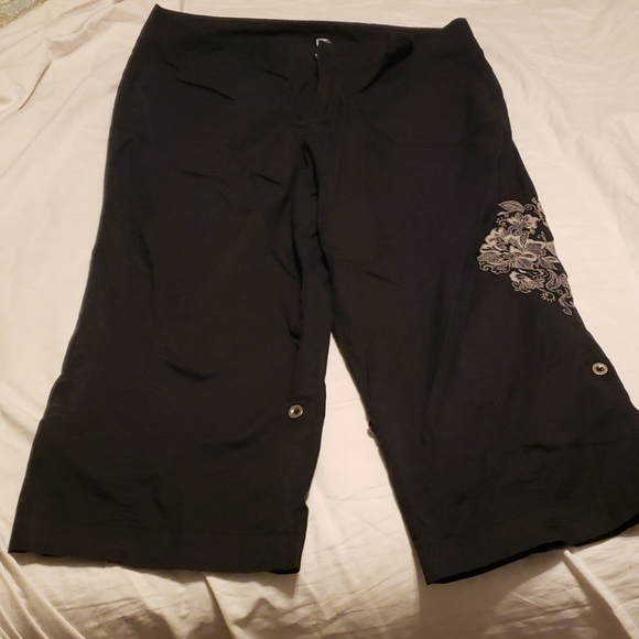 Capris - Picture 3 of 5